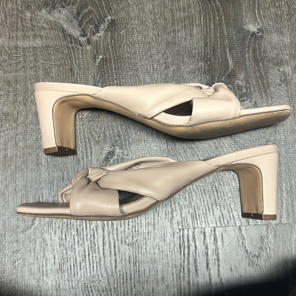 Banana Republic twisted knot sandal - Picture 6 of 8